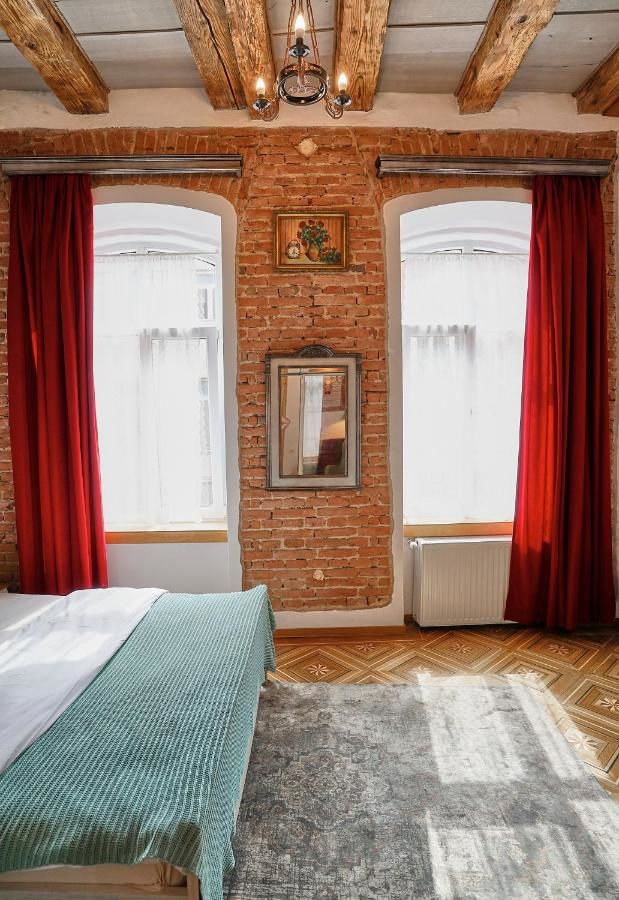 Отели типа «постель и завтрак» 1881 old city apartments Брашов